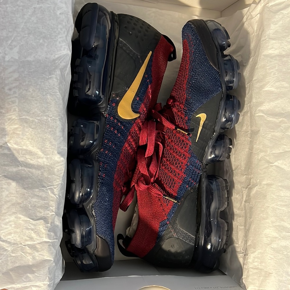 Men size 10 Nike Air Vapormax Flyknit2 in excellent condition worn 2-3 time max.